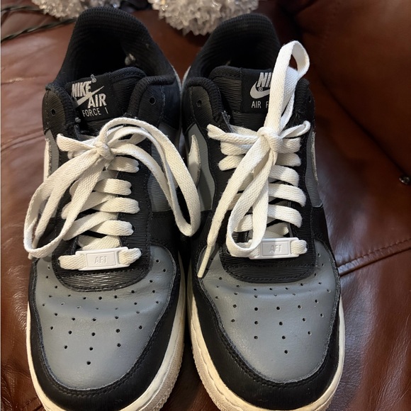 Nike Kids Black and White Sneakers - Picture 2 of 3